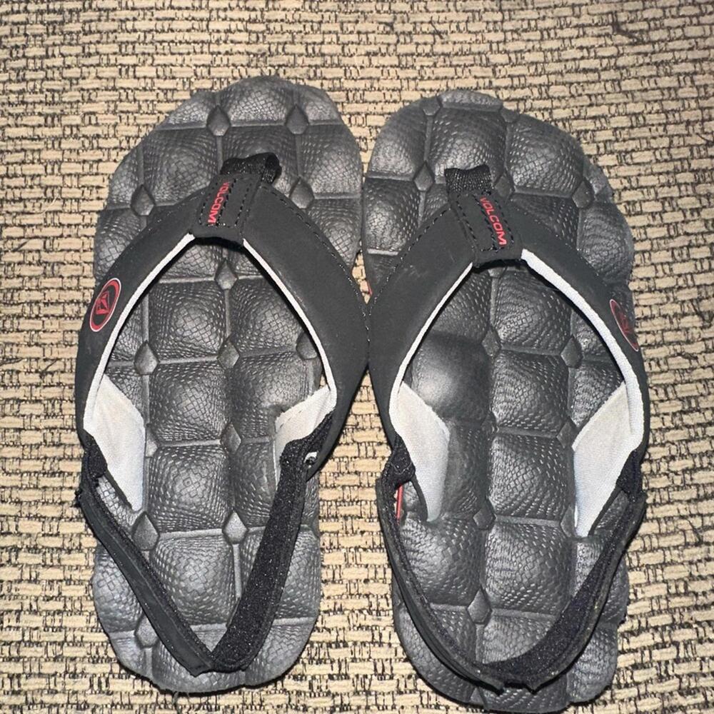 New Volcom recliner flip flop Black Sandals for kids youth size 8 pool beach